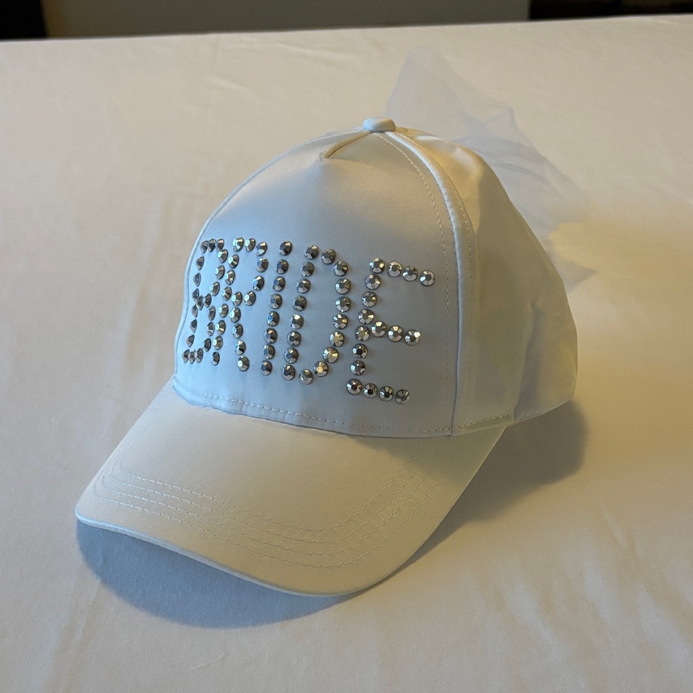 NWT Ambrielle White Bride Hat with Silver Accents